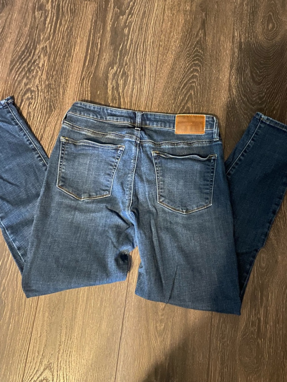 Lucky Brand Straight Leg Jeans in Medium Blue with Brown Patch